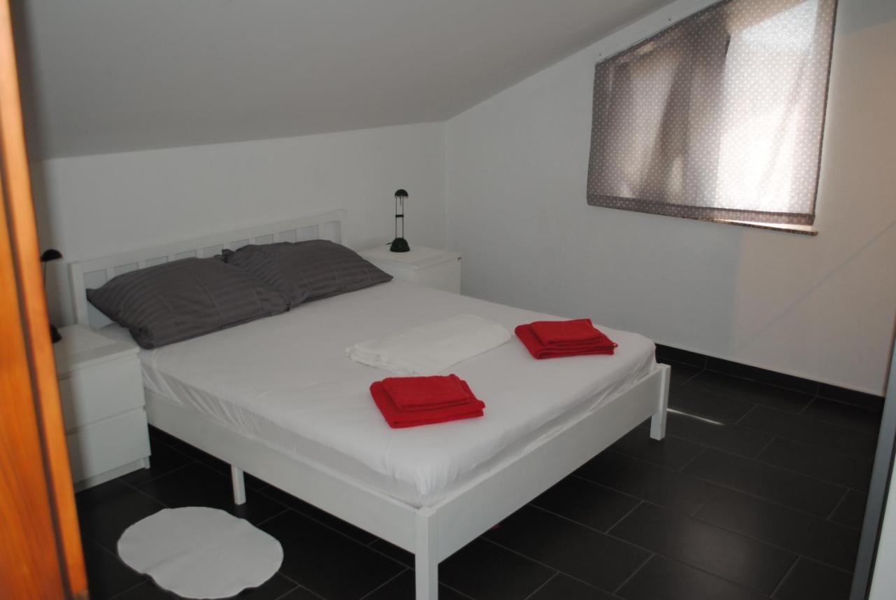 Apartments Vidolma Povljana Ngoại thất bức ảnh