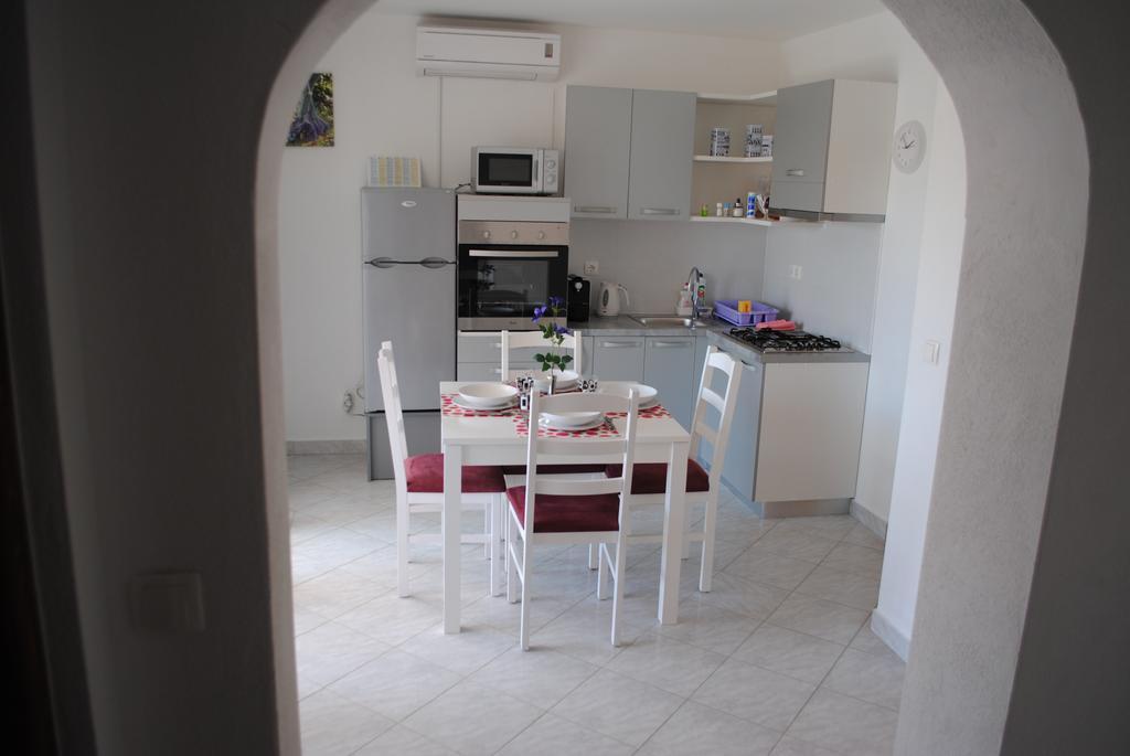 Apartments Vidolma Povljana Ngoại thất bức ảnh