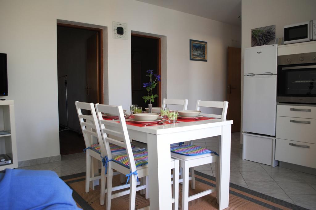 Apartments Vidolma Povljana Ngoại thất bức ảnh