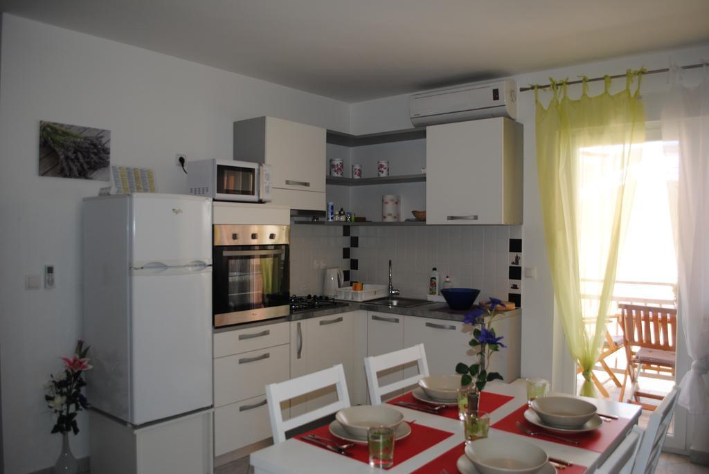 Apartments Vidolma Povljana Ngoại thất bức ảnh