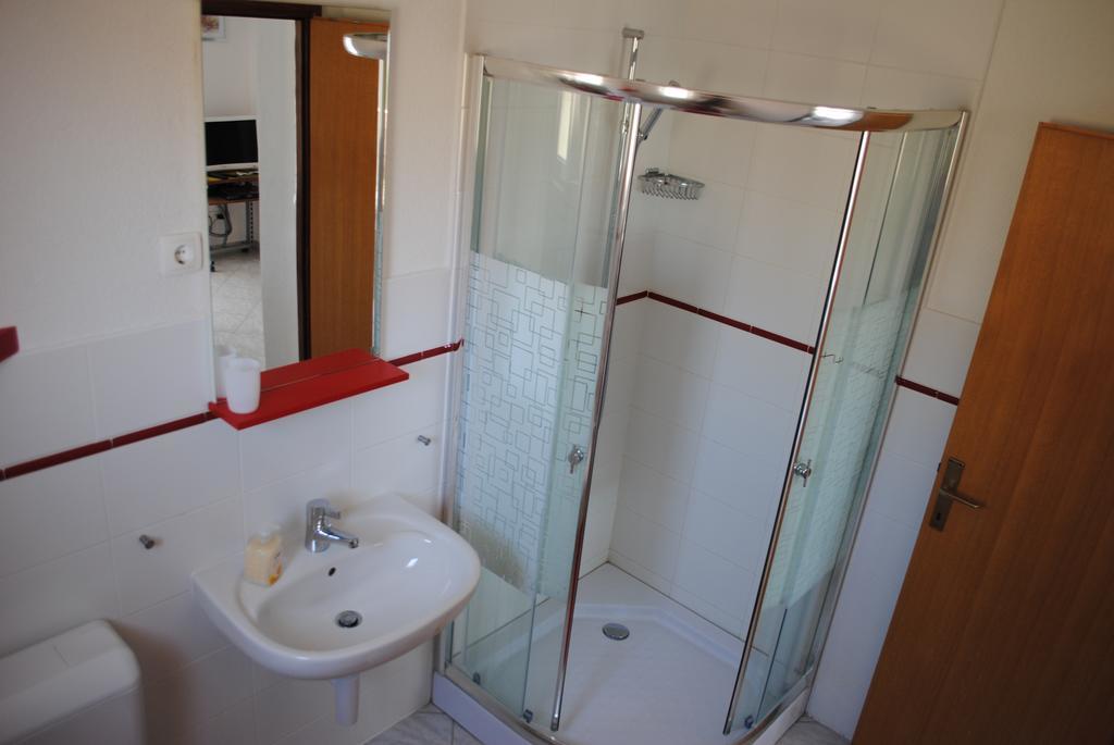 Apartments Vidolma Povljana Ngoại thất bức ảnh