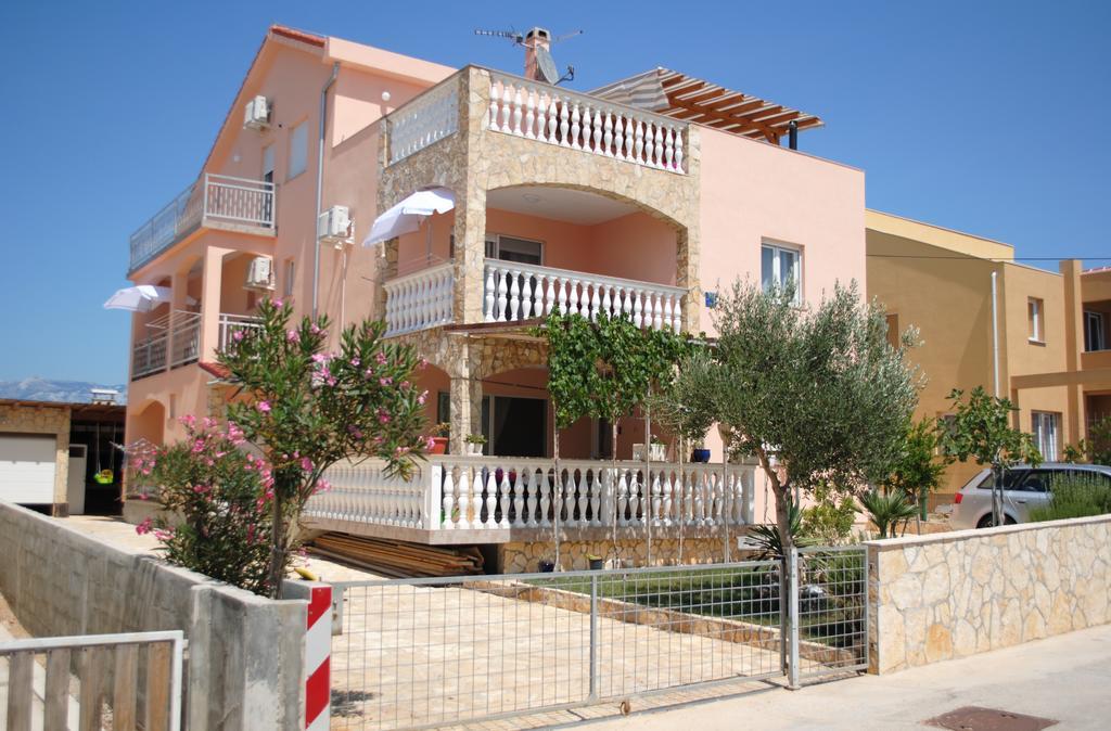 Apartments Vidolma Povljana Ngoại thất bức ảnh